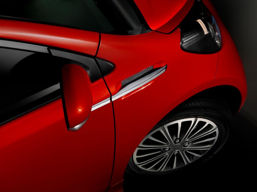 Детали экстерьера Aston Martin Cygnet 2011 года  (UK) (фото 7 из 19)